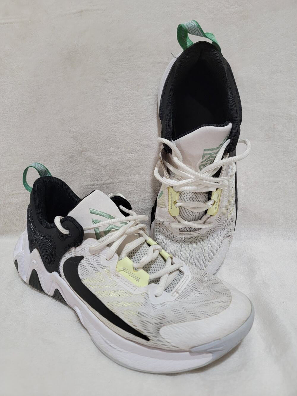 Nike Giannis Immortality 2 Shoes Mens Size 8 White Sneakers Basketball Black